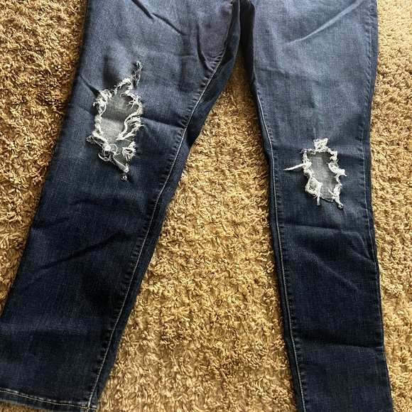 Levi Skinny Ripped Jeans - Picture 3 of 7